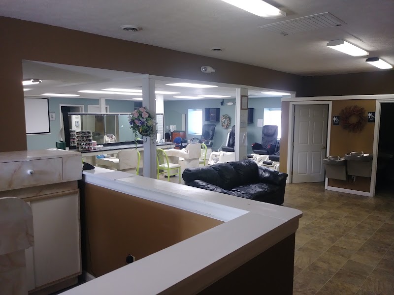 Pat's Salon & Day Spa, nail salon in Springfield, OH, photo 5 of 10